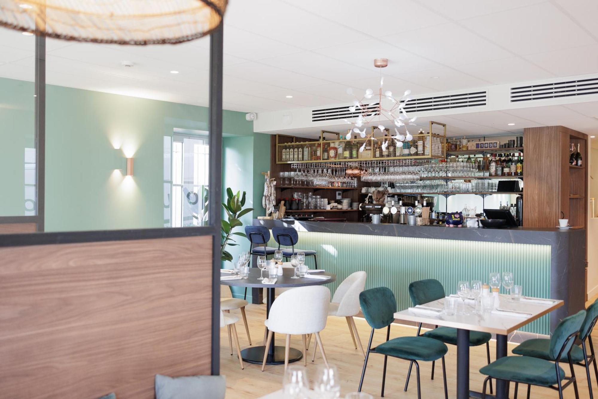 L'Esplanade Hotel Restaurant Bar A Vin Le Pellerin Eksteriør bilde
